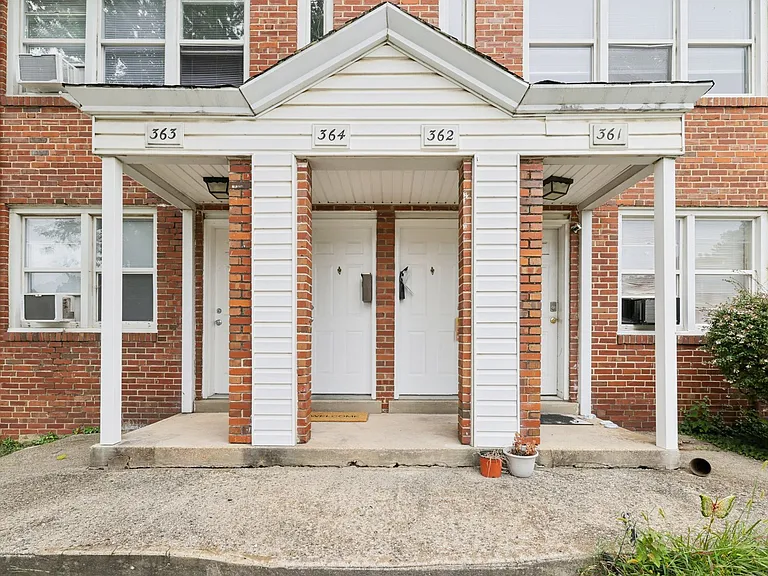 Oaklee Village Apartments — Photo 45