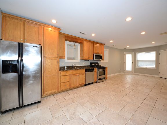 2nd image of 3247 S Emerald Ave #G