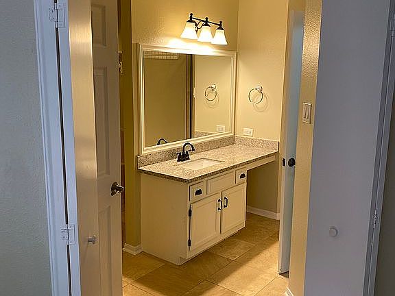 4th image of 12614 White Oak Ln