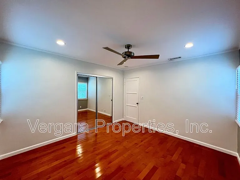 6531 W 85th St — Photo 11
