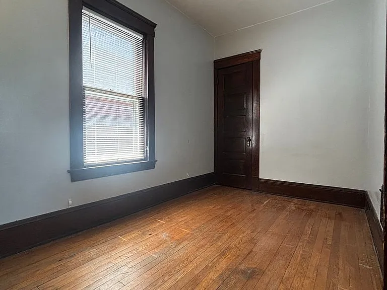 1376 W 91st St — Photo 14