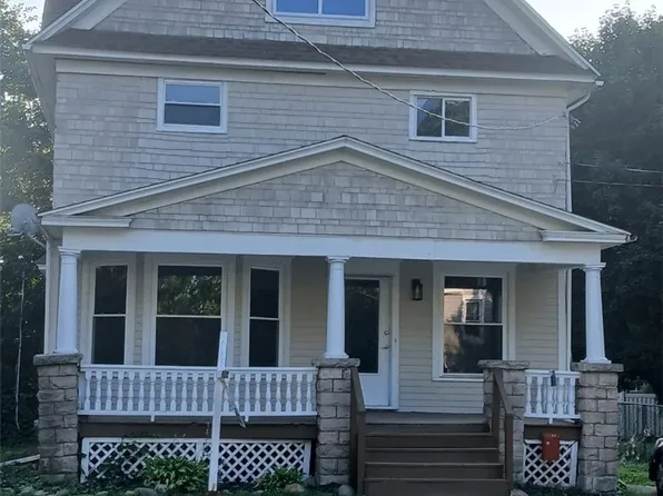 726 S Main St, Medina, NY 14103