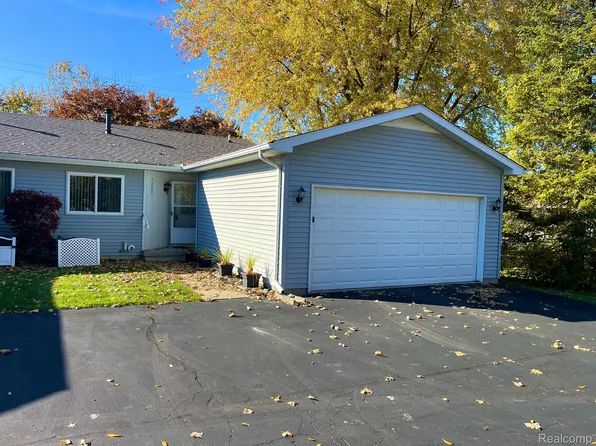 1620 New York Ave, Marysville, MI 48040