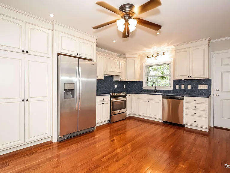 709 Huntington Dr — Photo 5