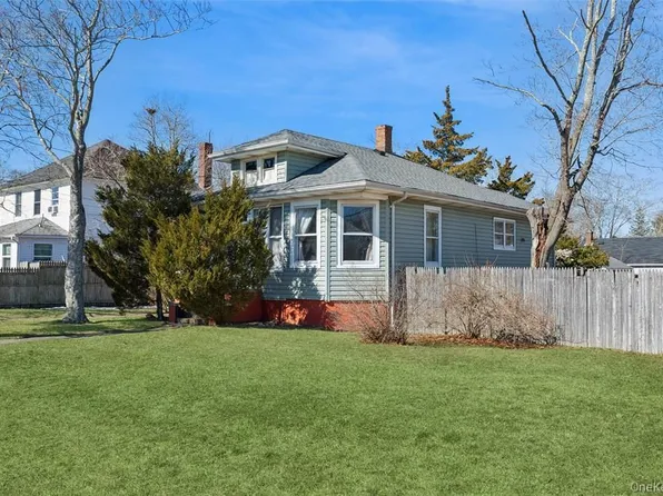 37 Lake Ave, Riverhead, NY 11901