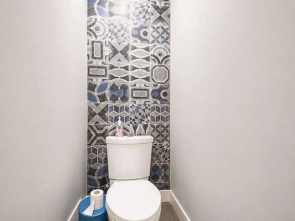 5th image of 55 Troutman St APT 2R