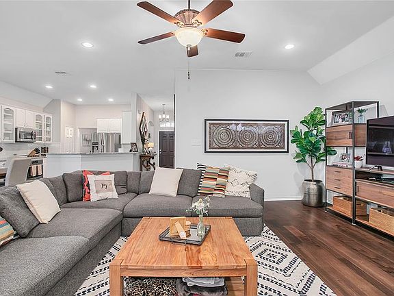 3rd image of 9379 Penton Pl