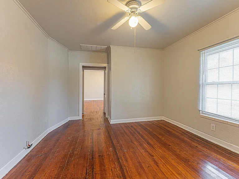 458 College Ave — Photo 4