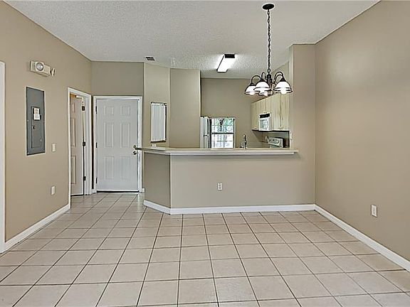 2nd image of 923 Park Terrace Cir
