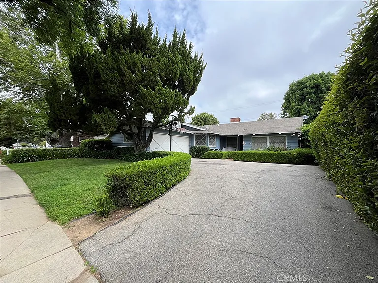 22607 Collins St — Photo 1