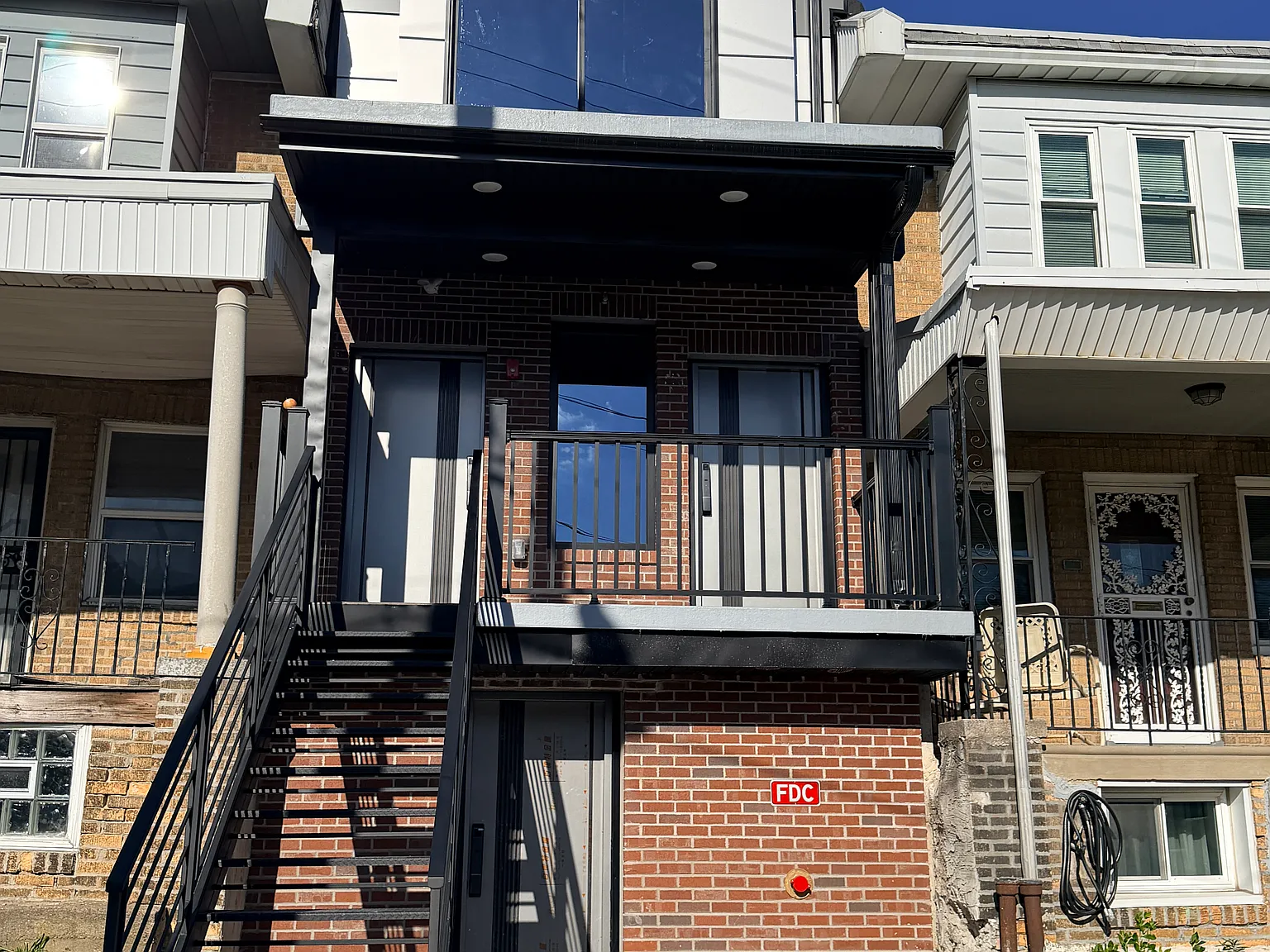 2 bed, 900 sqft, $1,900 — Photo 1