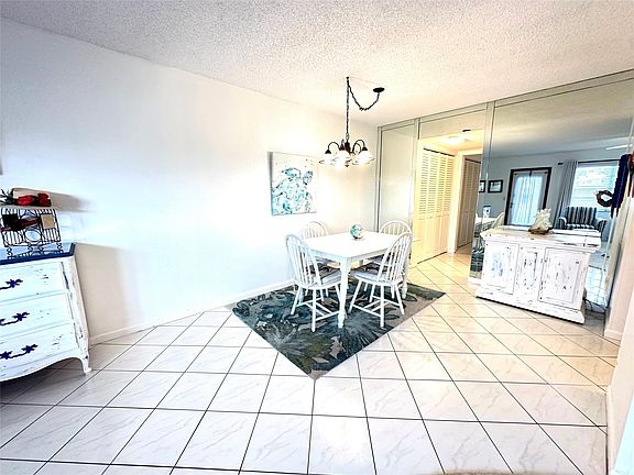 5th image of 131 Oakridge J