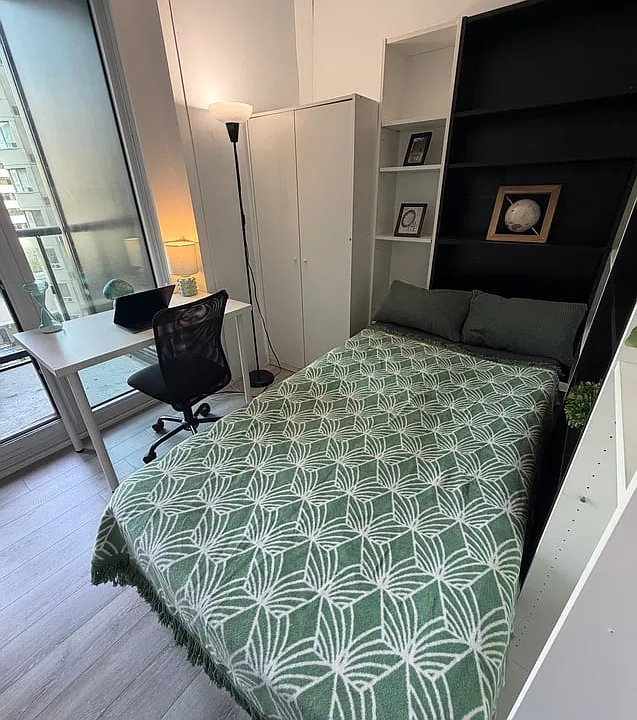 238 Simcoe St #508D