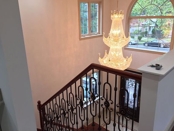 Stairs to 2/fl