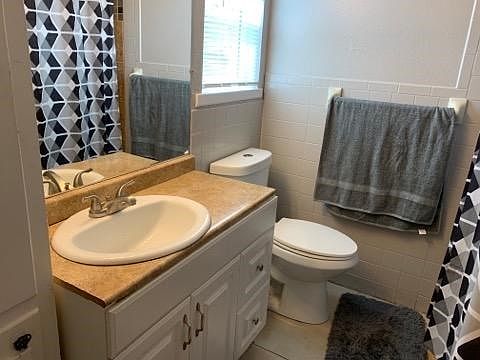 2nd image of 1521 Lyndale Dr