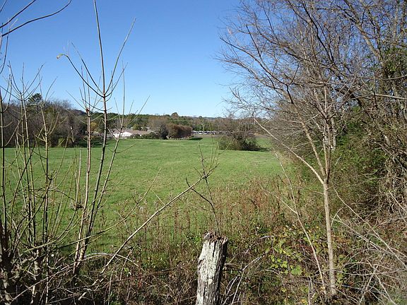 5th image of 104 Oak Hill Ln