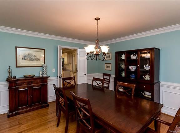 5th image of 2632 Oxborough Dr