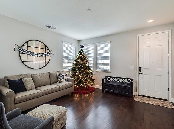 3rd image of 100 Briarthorne Ct