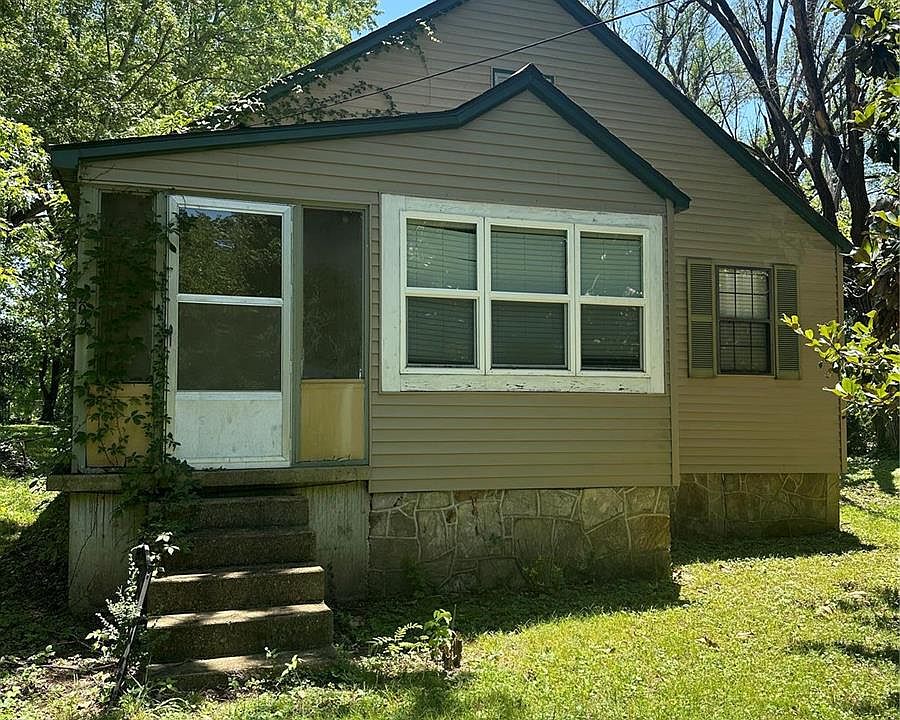 1st image of 204 Marvin St
