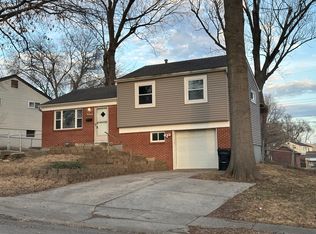 3225 Queen Ridge Dr, Independence, MO 64055