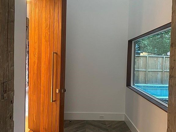 3rd image of 8606 Westview Dr