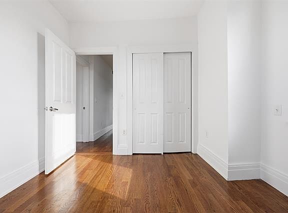 5th image of 76 Bowers St