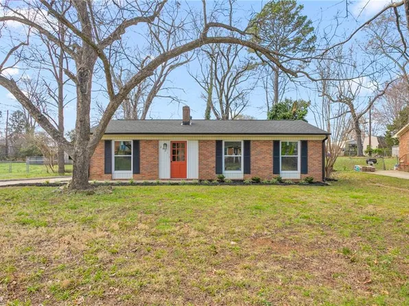 2821 Westchester Dr, Burlington, NC 27217