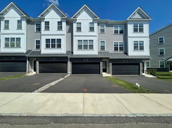 25 Warren Dr, Chalfont, PA 18914