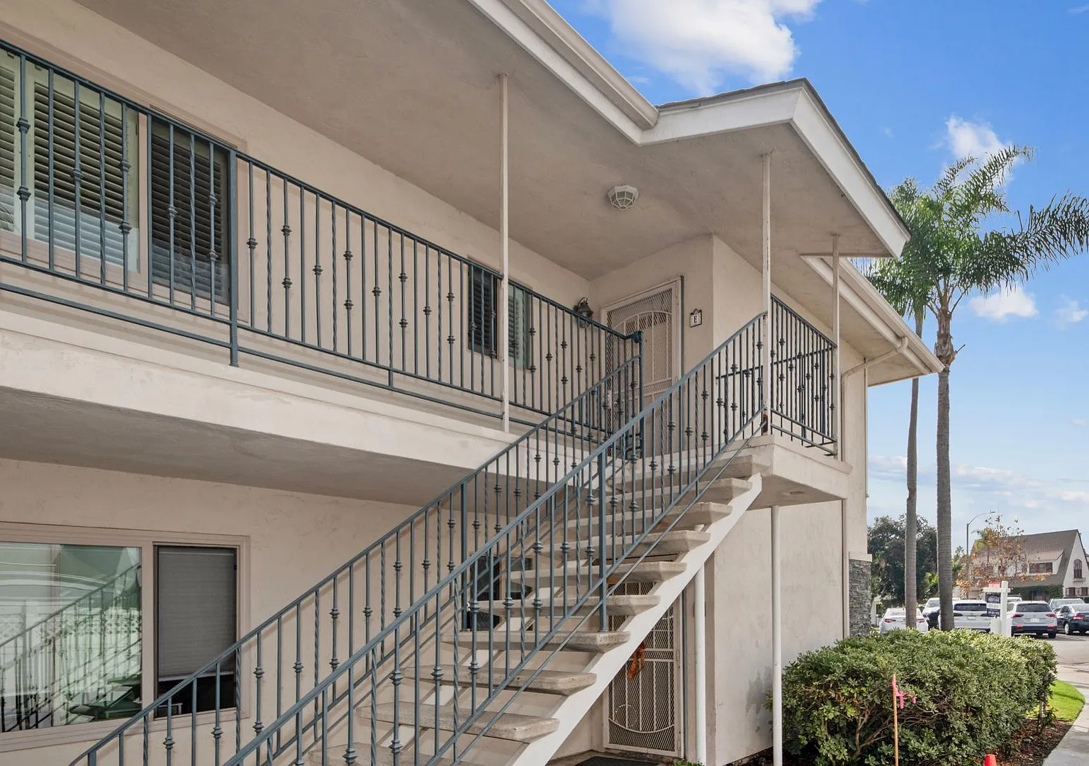 1052 Isabella Avenue Unit #E — Photo 2