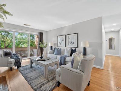 950 E Rue De La Banque 202, Creve Coeur, MO, 63141