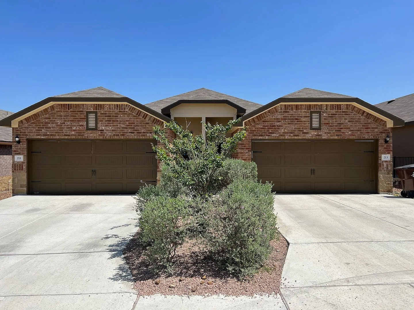 Beautiful Luxury Duplex in NBTX! — Photo 2