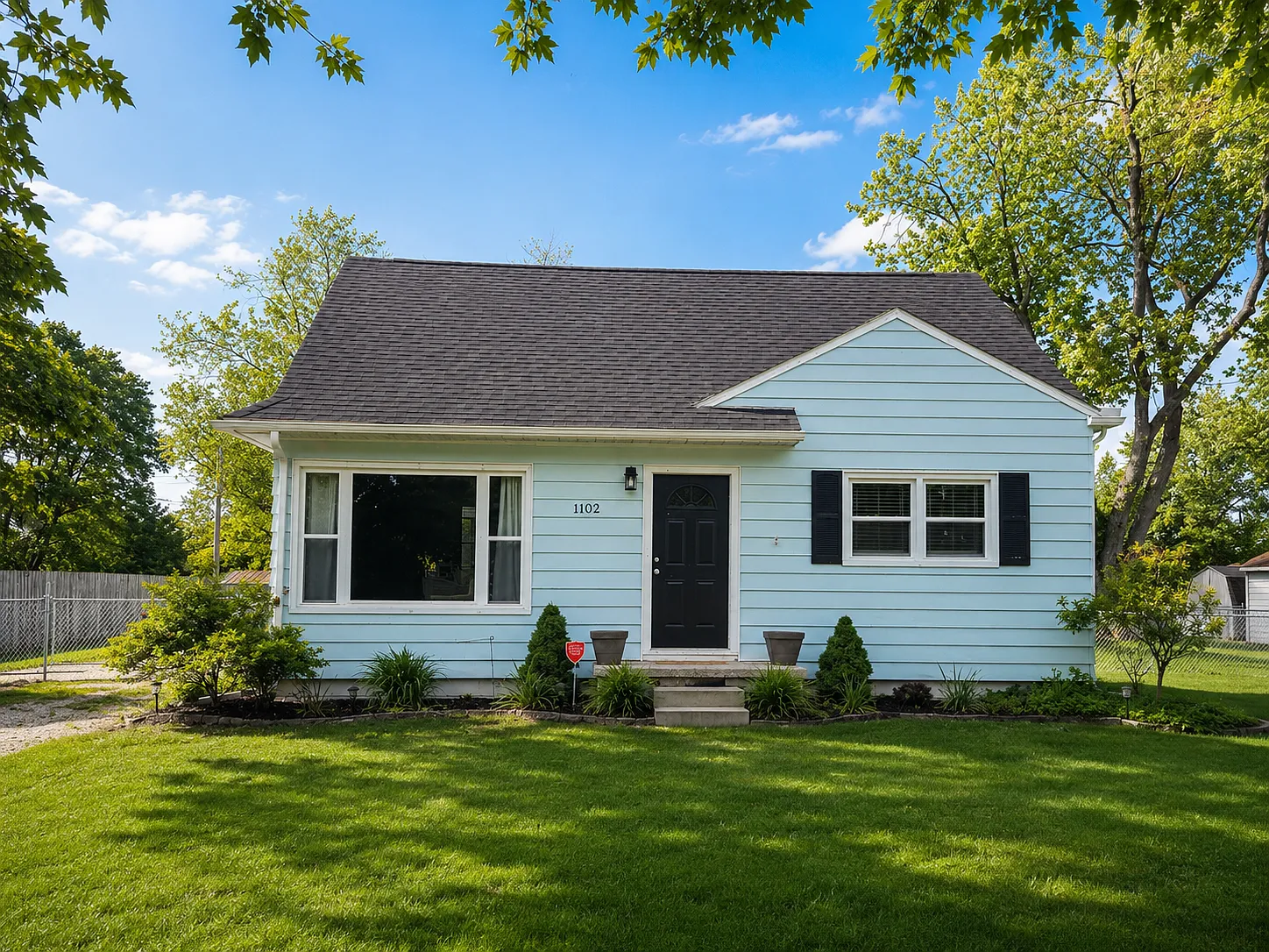 3 bed, 910 sqft, $1,595 — Photo 1