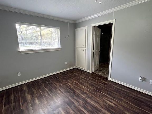 5th image of 2002 Cherry Laurel Dr
