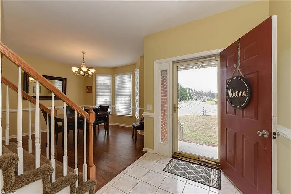 4 bed, 2399 sqft, $2,500 — Photo 2