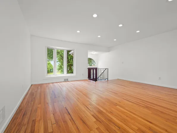 3533 Charles Court image 3 of 19