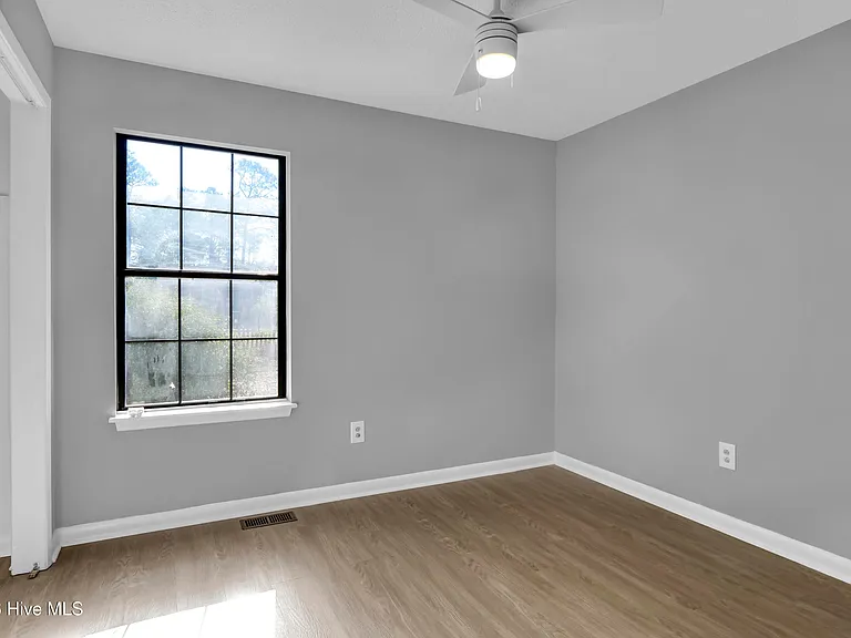 139 Charter Dr — Photo 12