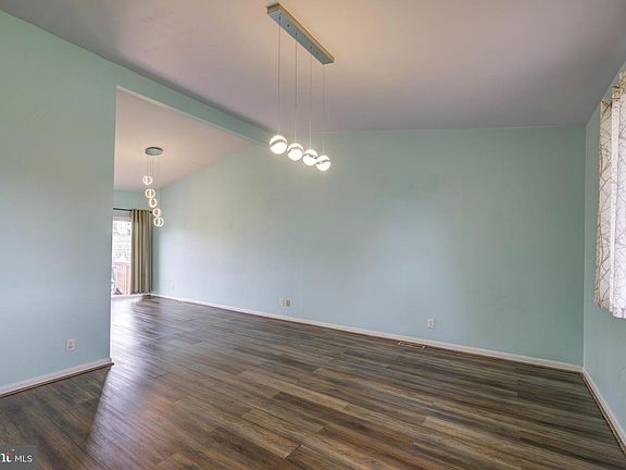 2nd image of 108 Boulder Rd