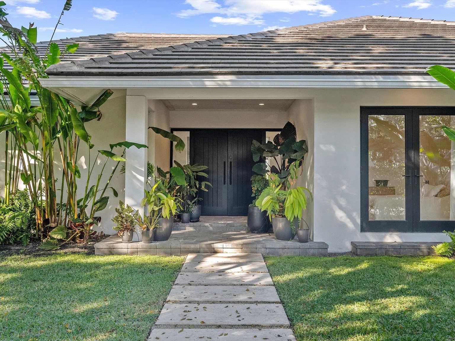 4 bed, 4.5 bath, 4939 sqft, $45,000 — Photo 1