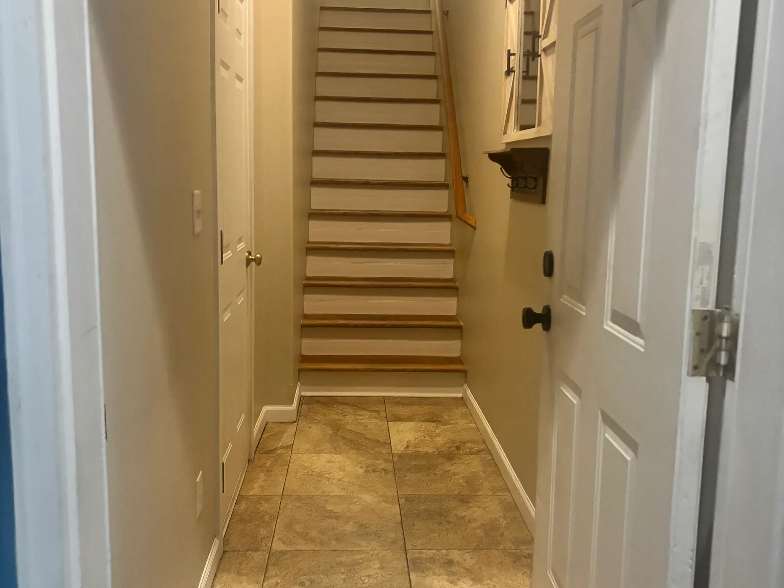 3 bed, 2.5 bath, 1280 sqft, $2,200 — Photo 2