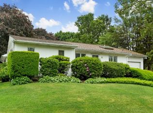 35 Steven St, Plainview, NY 11803