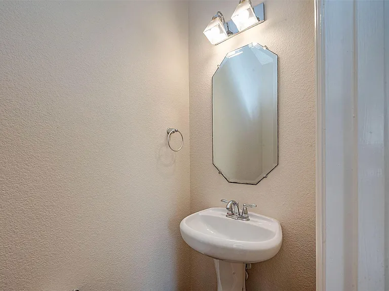 3302 Clearview Cir — Photo 22