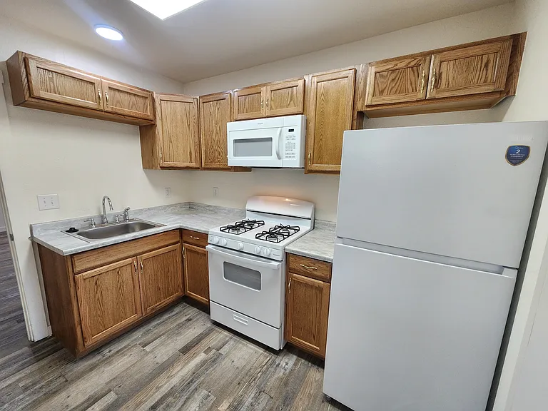 211 N Park St — Photo 1