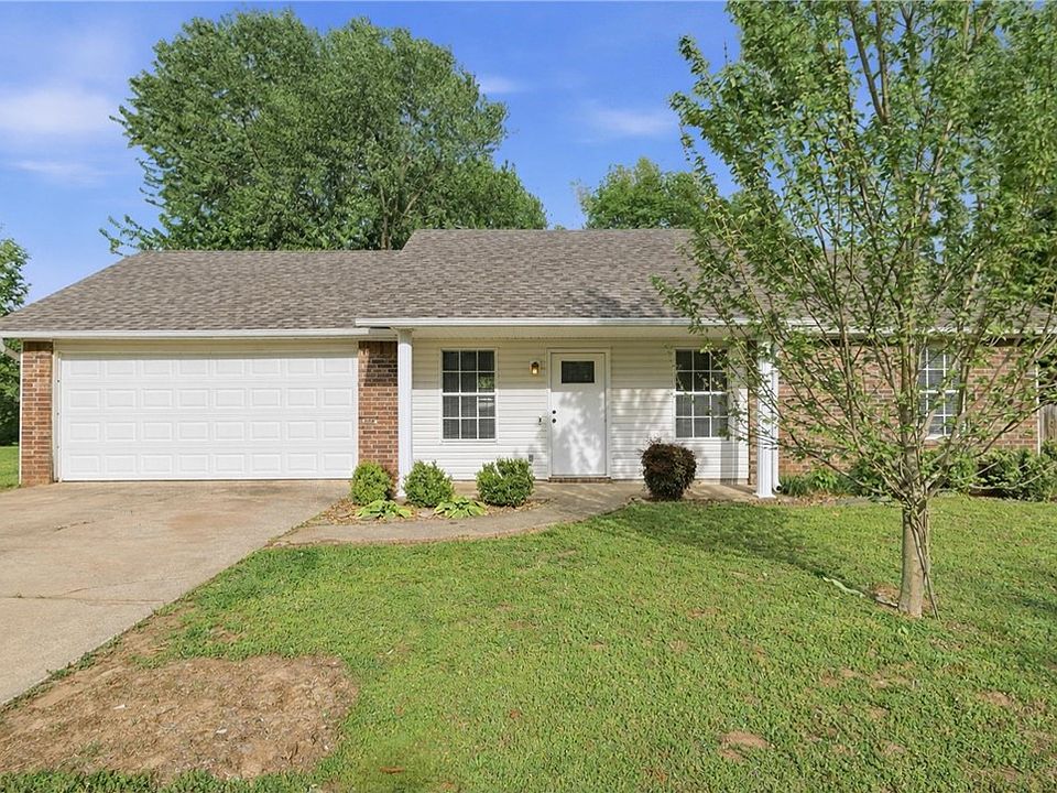 1st image of 228 Samuel Pl