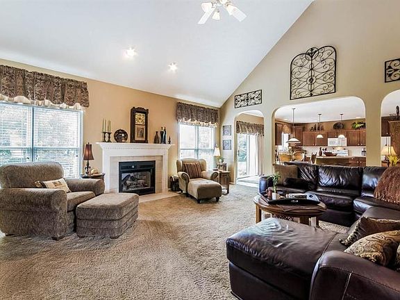 4th image of 13323 Silverbrook Dr NW