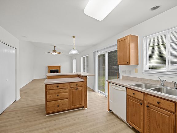 3rd image of 10481 Somerset Ln