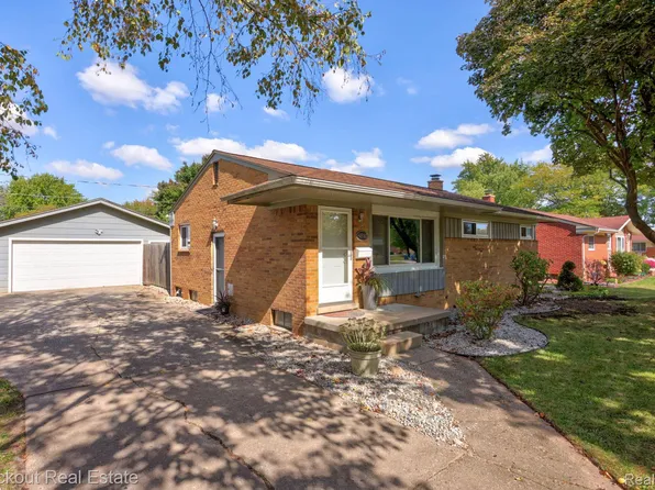4810 Buckthorne Dr, Saginaw, MI 48603