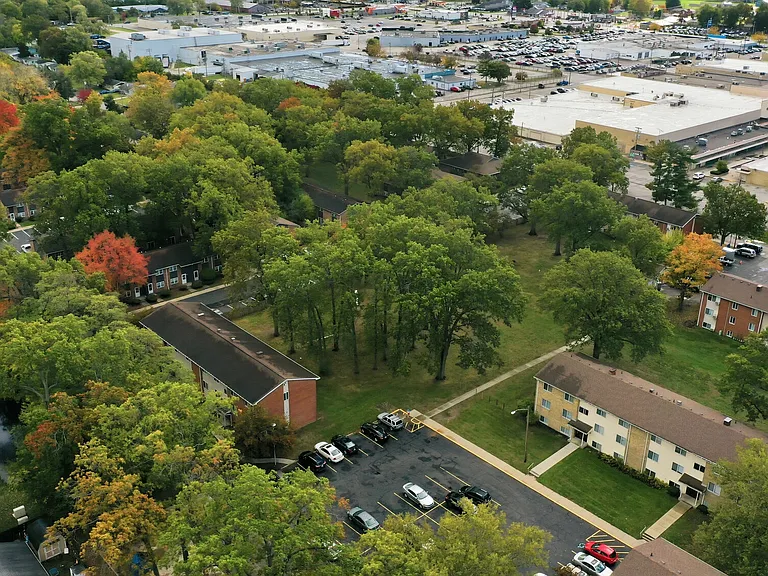 Pin Oak Manor Apartments — Photo 26