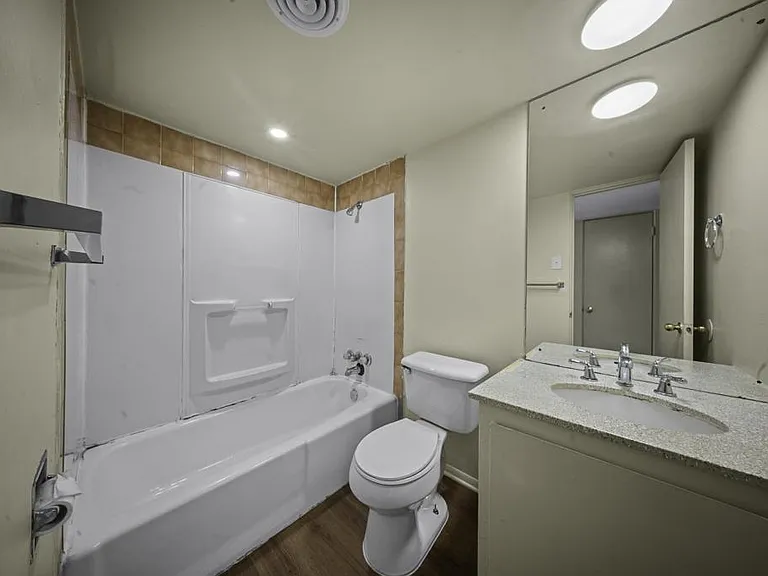 208 E Starr Ave #1 — Photo 10