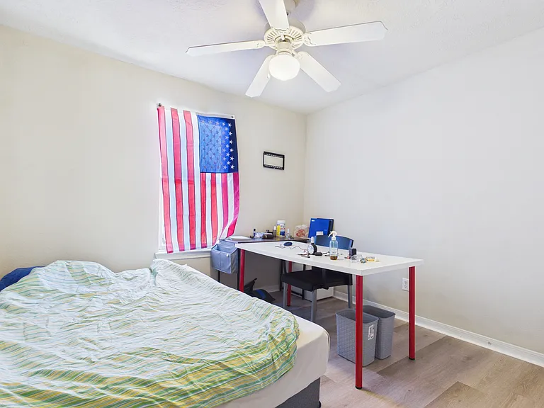 513 Camp Ct — Photo 31