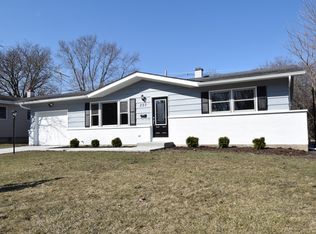 207 S 18th St, St Charles, IL 60174